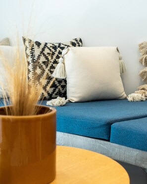 Premium bedding, pillow-top beds, in-room safe, individually decorated - MELO Athens (Athens)