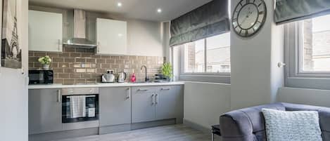 Apartment, Private Bathroom (One Bedroom with Shower) | Private kitchen