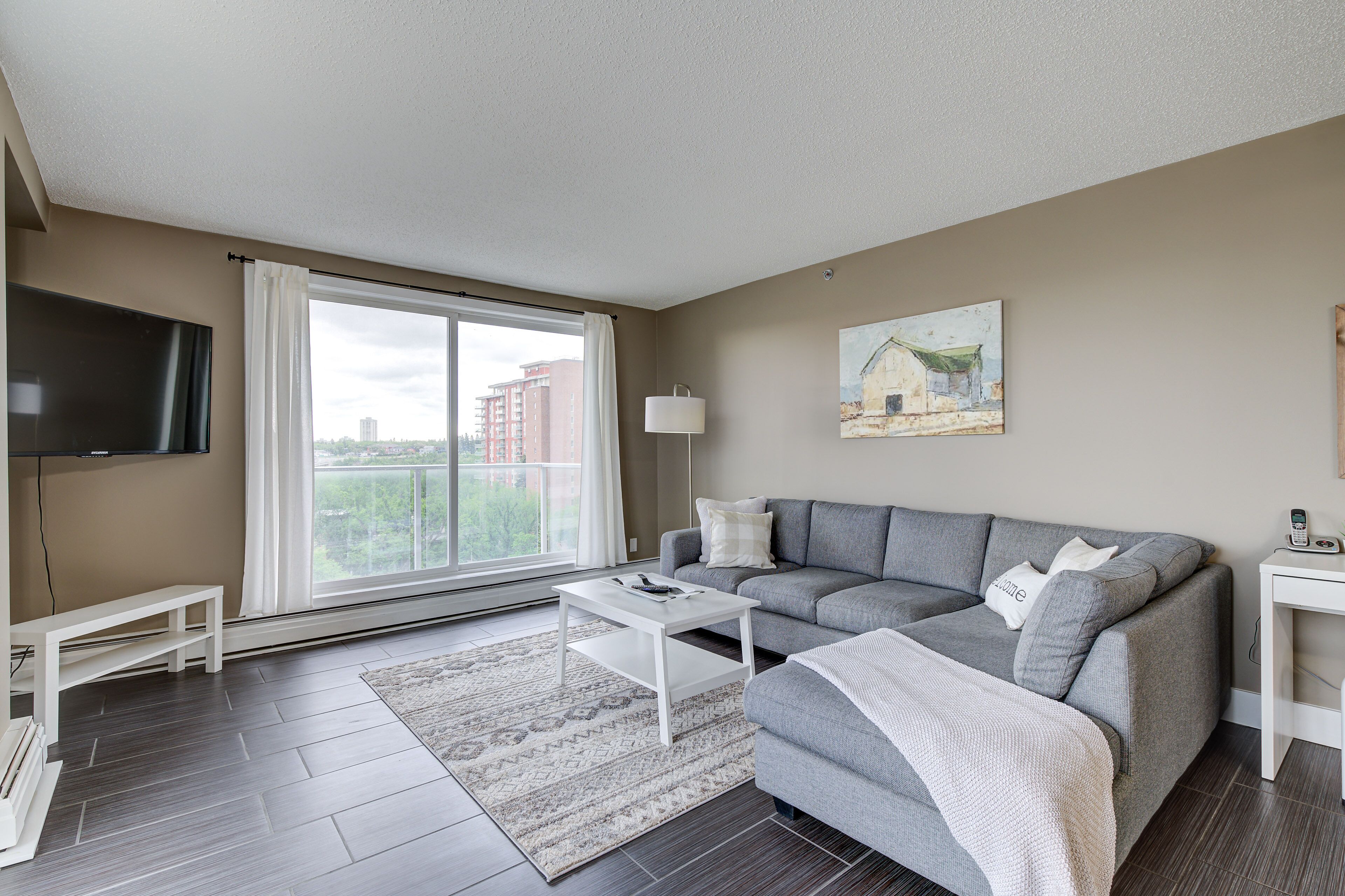 *The Montgomery* - Great views, clean and updated space!