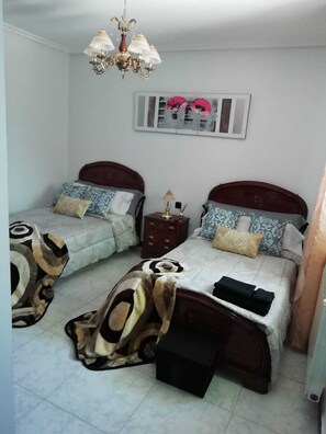 3 bedrooms, iron/ironing board, bed sheets