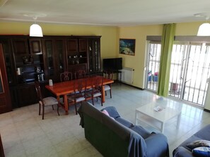 Televisie, boeken en een muziekbibliotheek