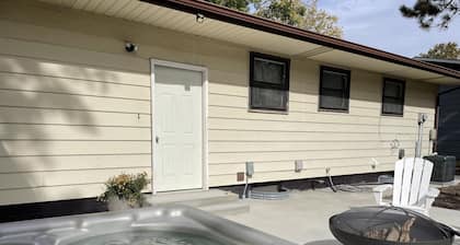 Comfortable and Quaint w/ a Hot Tub