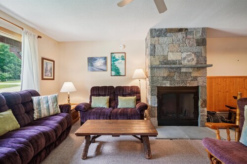 2 bedroom Killington condo with fireplace, kitchen, and Wi-Fi.