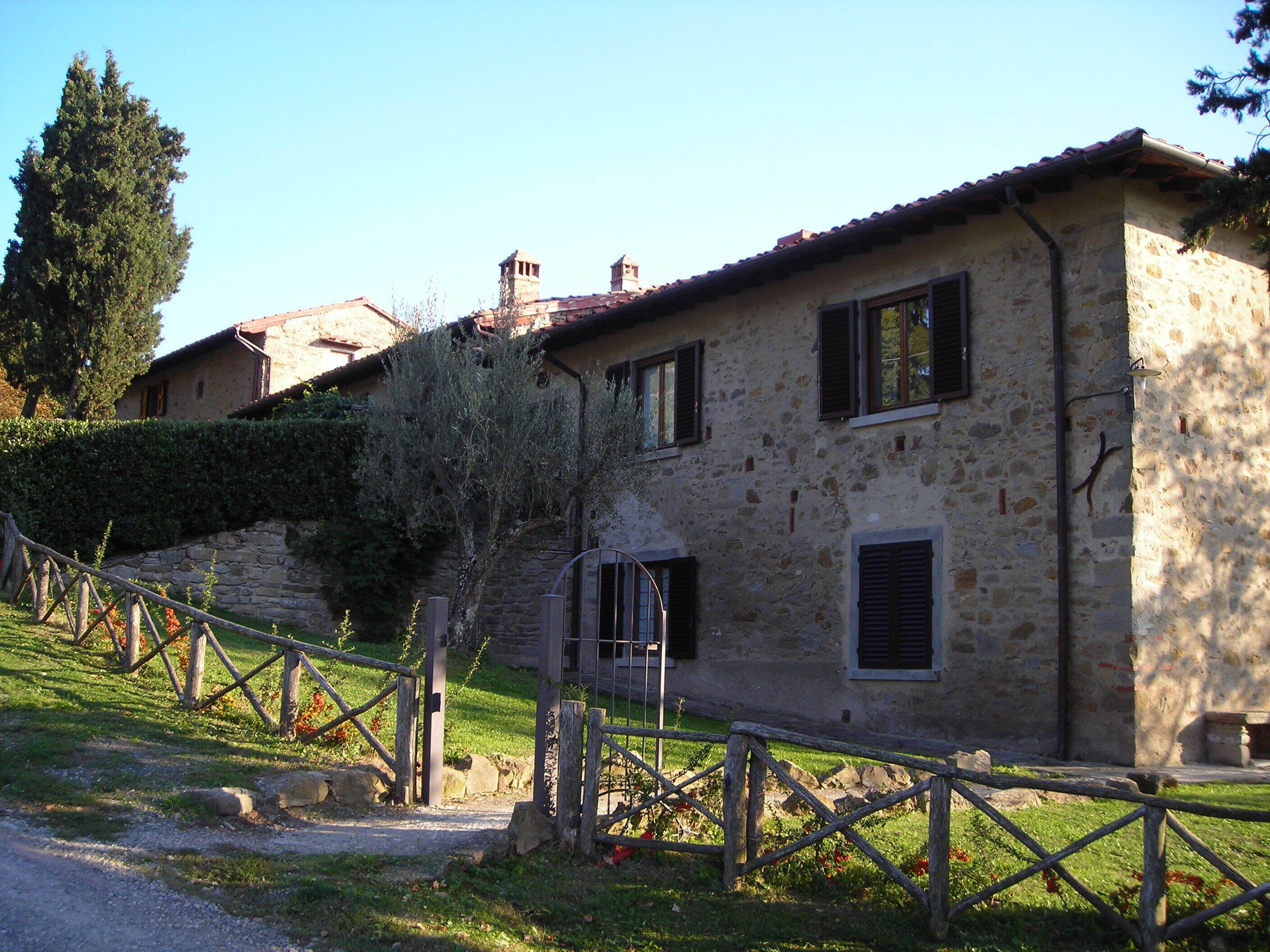 Apartment in the country with wi-fi, pool, private garden with BBQ !!