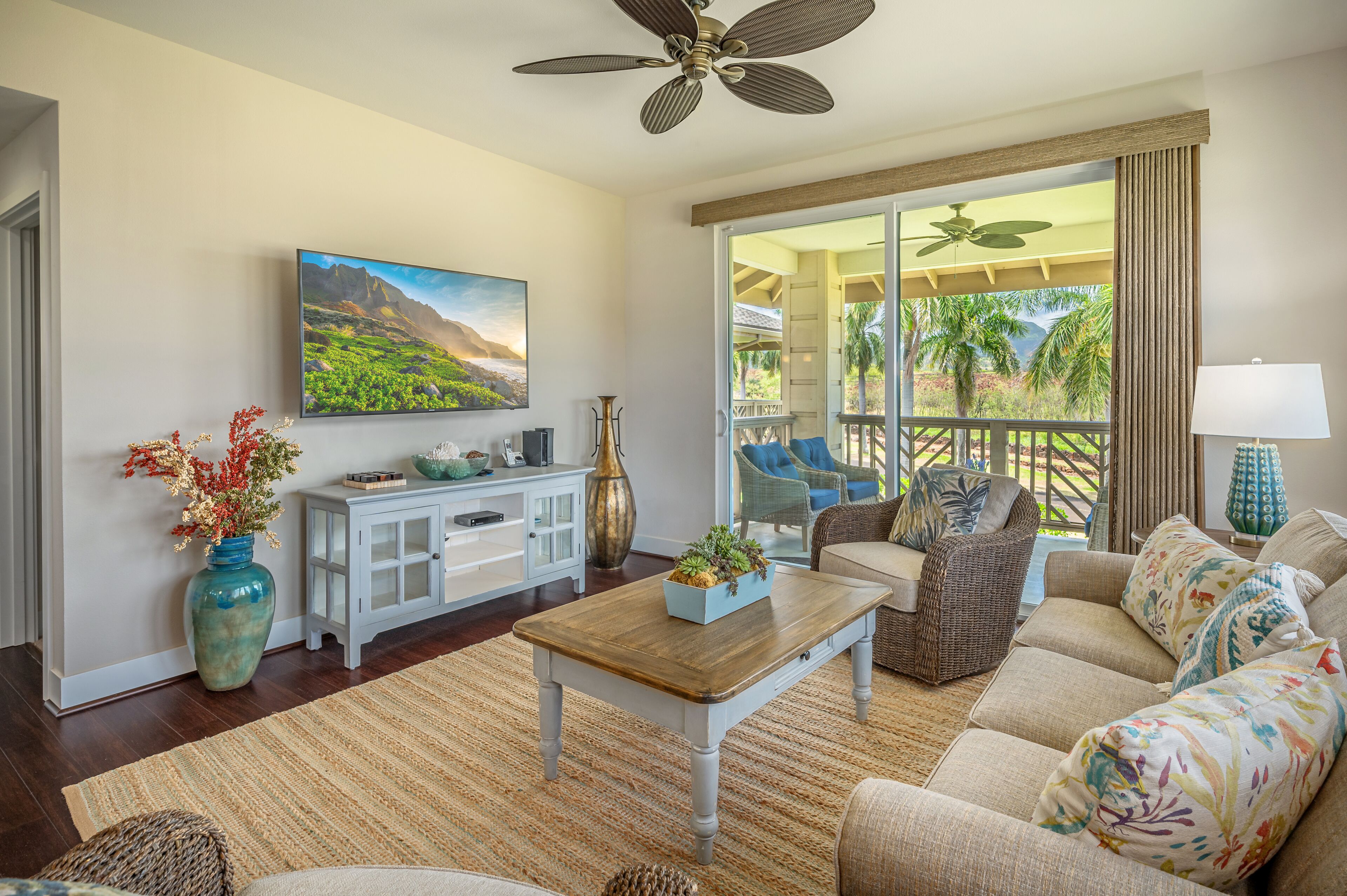 Pili Mai 3-Bedroom, 3 bath, A/C Condo unit 2L, Sleeps 8