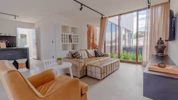 House | Living area | 50-inch Smart TV with cable channels, TV