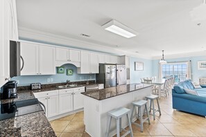 Frigorífic, microones, forn i placa de cuina 