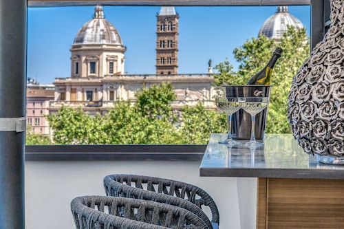 Hotel 77 Seventy-Seven