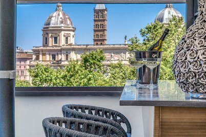 Hotel 77 Seventy-Seven