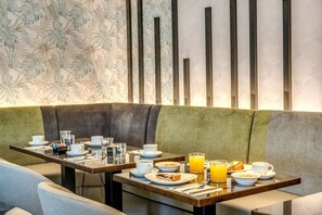 Daily buffet breakfast for a fee - Hotel 77 Seventy-Seven (Rome)