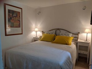 1 bedroom, free WiFi, bed sheets - The Mazet de l'amandari (Le Plan-de-la-Tour)