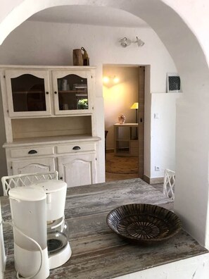 Interior - The Mazet de l'amandari (Le Plan-de-la-Tour)