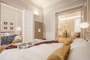 2 عدّة غرف نوم ومكتب ومكواة/لوح كي وسرير سفر