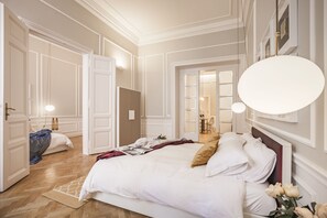 2 Schlafzimmer, Schreibtisch, Bügeleisen/Bügelbrett, Reisekinderbett