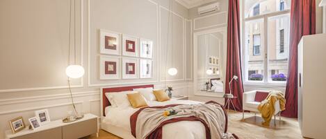 2 sovrum, skrivbord, strykjärn/strykbräda och resesäng