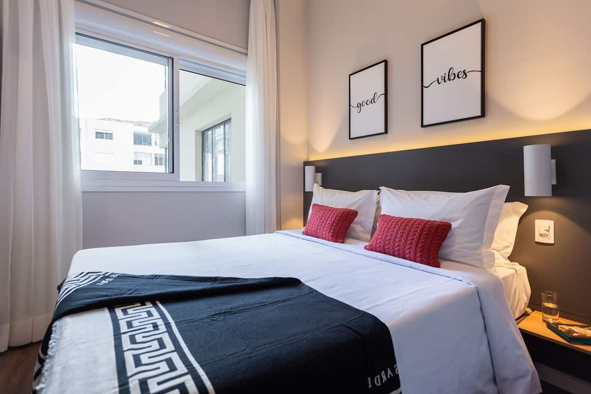 Suite estudio Deluxe | Ropa de cama de alta calidad y colchones con acolchado adicional