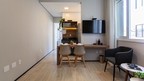 Suite estudio superior | Área de sala de estar
