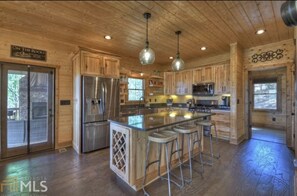 Fridge, microwave, oven, stovetop - Luxury Mountain Cabin with Stunning Panoramic Views (Blue Ridge)