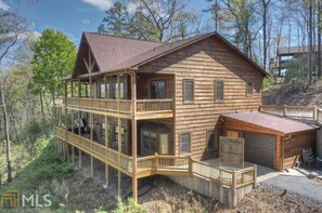 Exterior - Luxury Mountain Cabin with Stunning Panoramic Views (Blue Ridge)