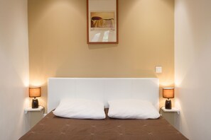 1 chambre, lit parapluie, Wi-Fi gratuit, draps fournis