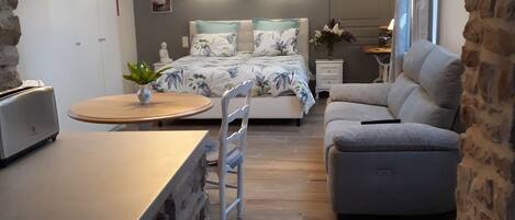 Iron/ironing board, free WiFi, bed sheets