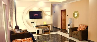 Bungalow with lush garden on the highway