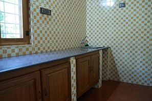 Dusche, Handtücher, Seife, Toilettenpapier