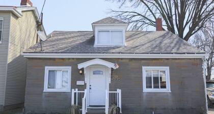 Updated & Comfy Bungalow with Parking! Easy Access