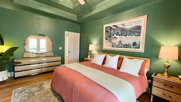 4 makuuhuonetta, työpöytä, ilmainen Wi-Fi, vuodevaatteet