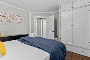 2 bedrooms, desk, iron/ironing board, travel cot