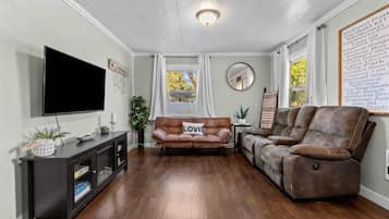 Smart-TV, Kamin, Arbeitsbereiche