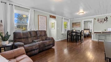 Smart TV, fireplace, offices