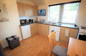 Apartment, 1 Queen Bed | Private kitchen | Fridge, microwave, oven, stovetop - Atholl Rd Self Catering - 127 Central Location (Pitlochry)