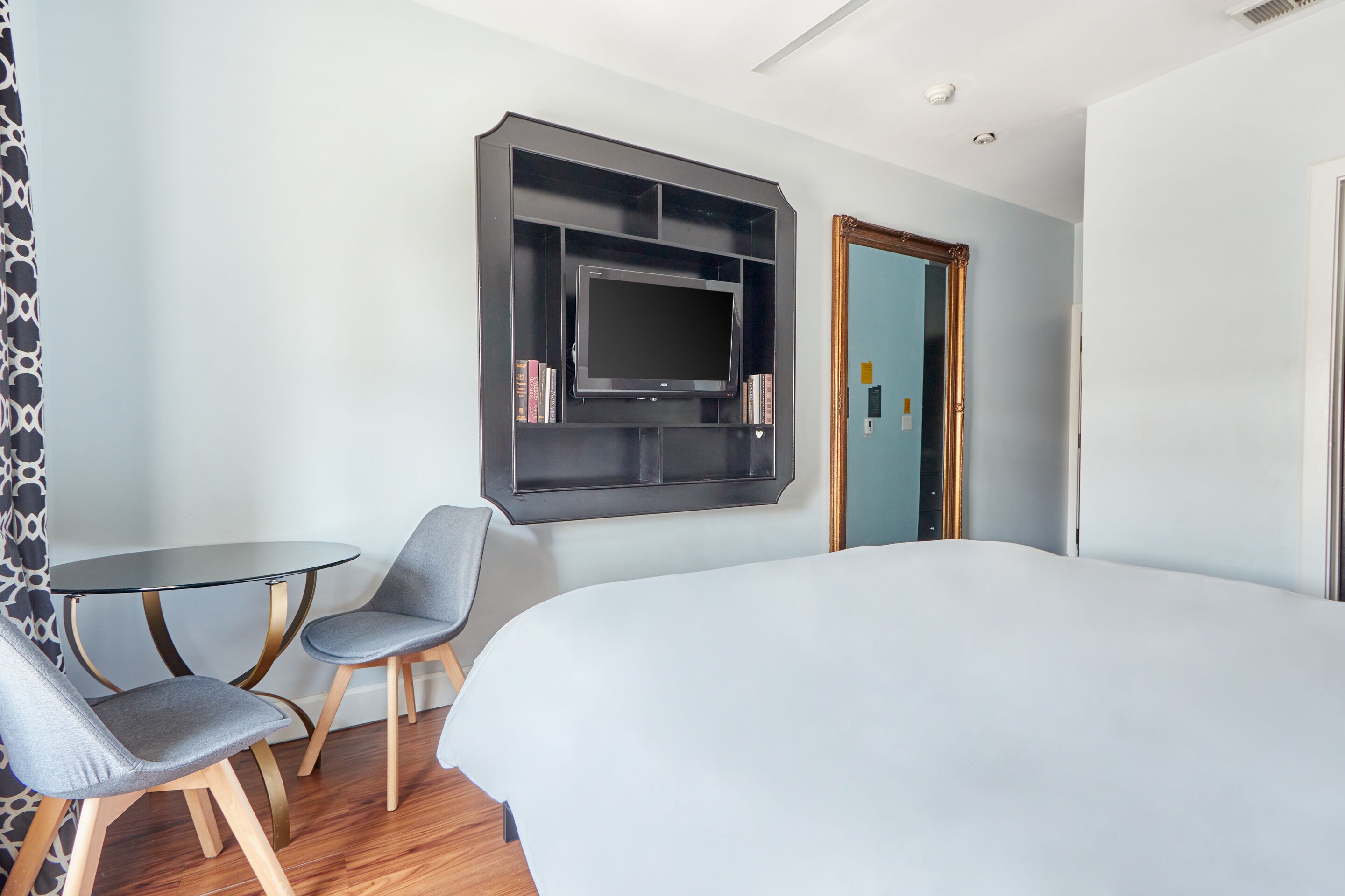 The Crescent powered by Sonder | King Room