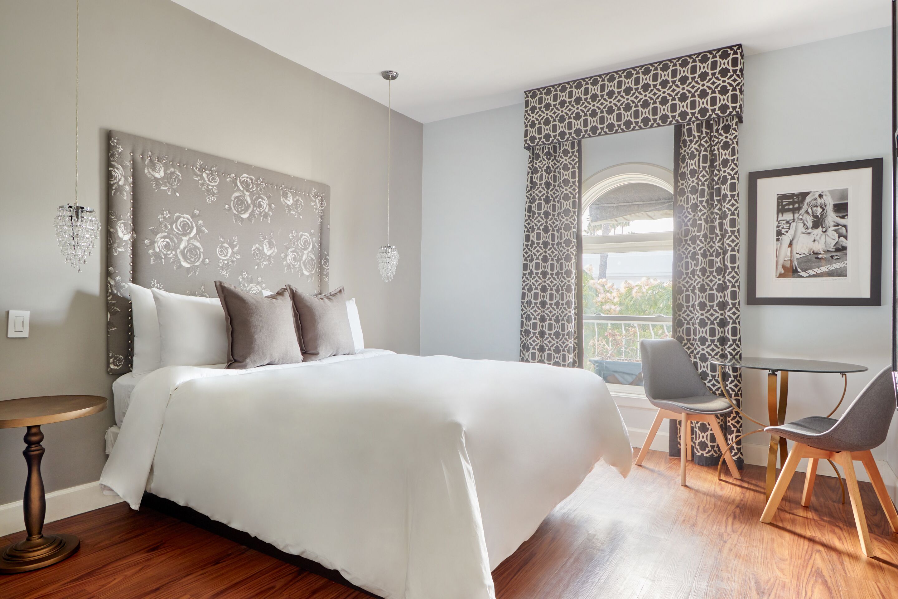 The Crescent powered by Sonder | Superior Queen Room