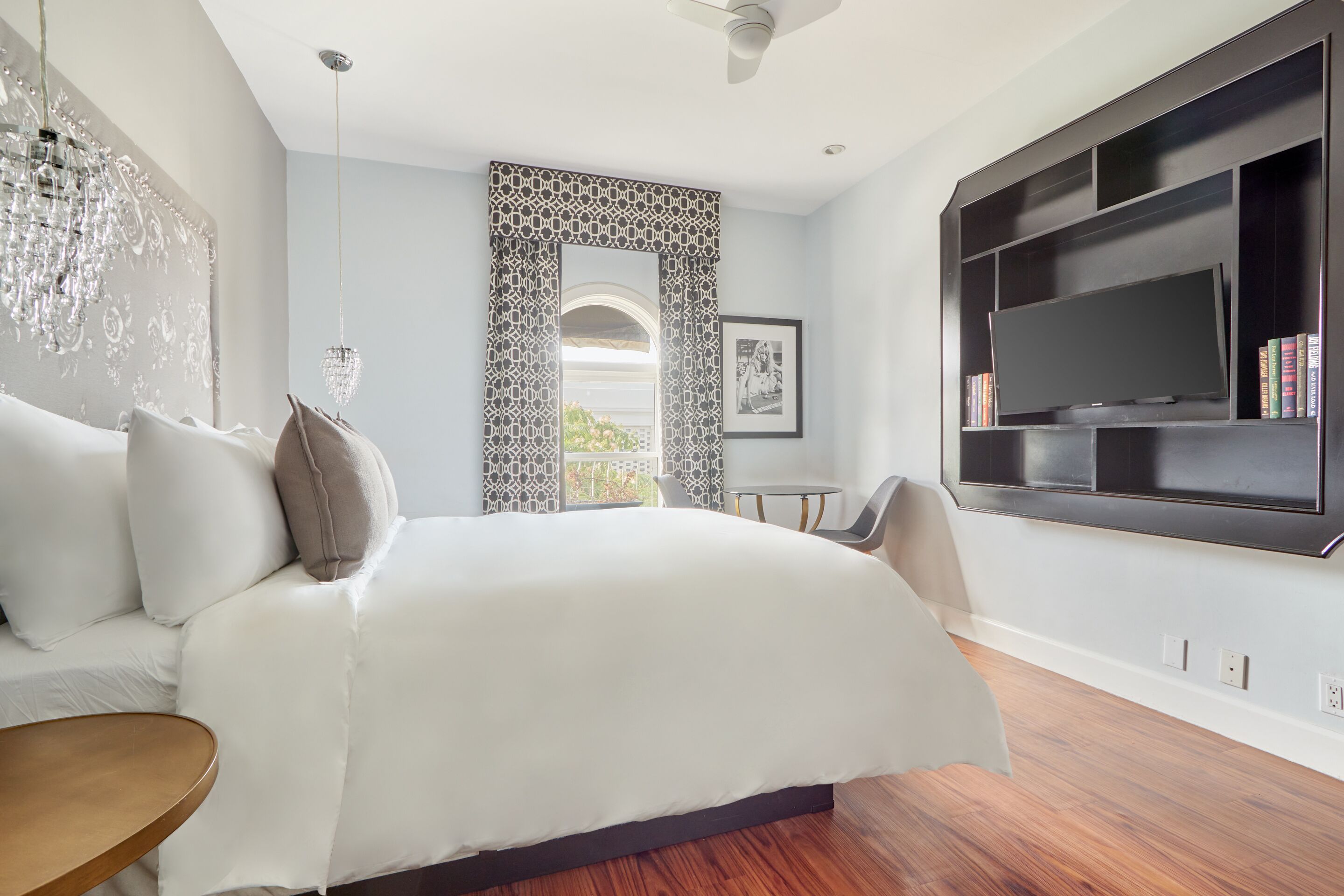 The Crescent powered by Sonder | Superior Queen Room