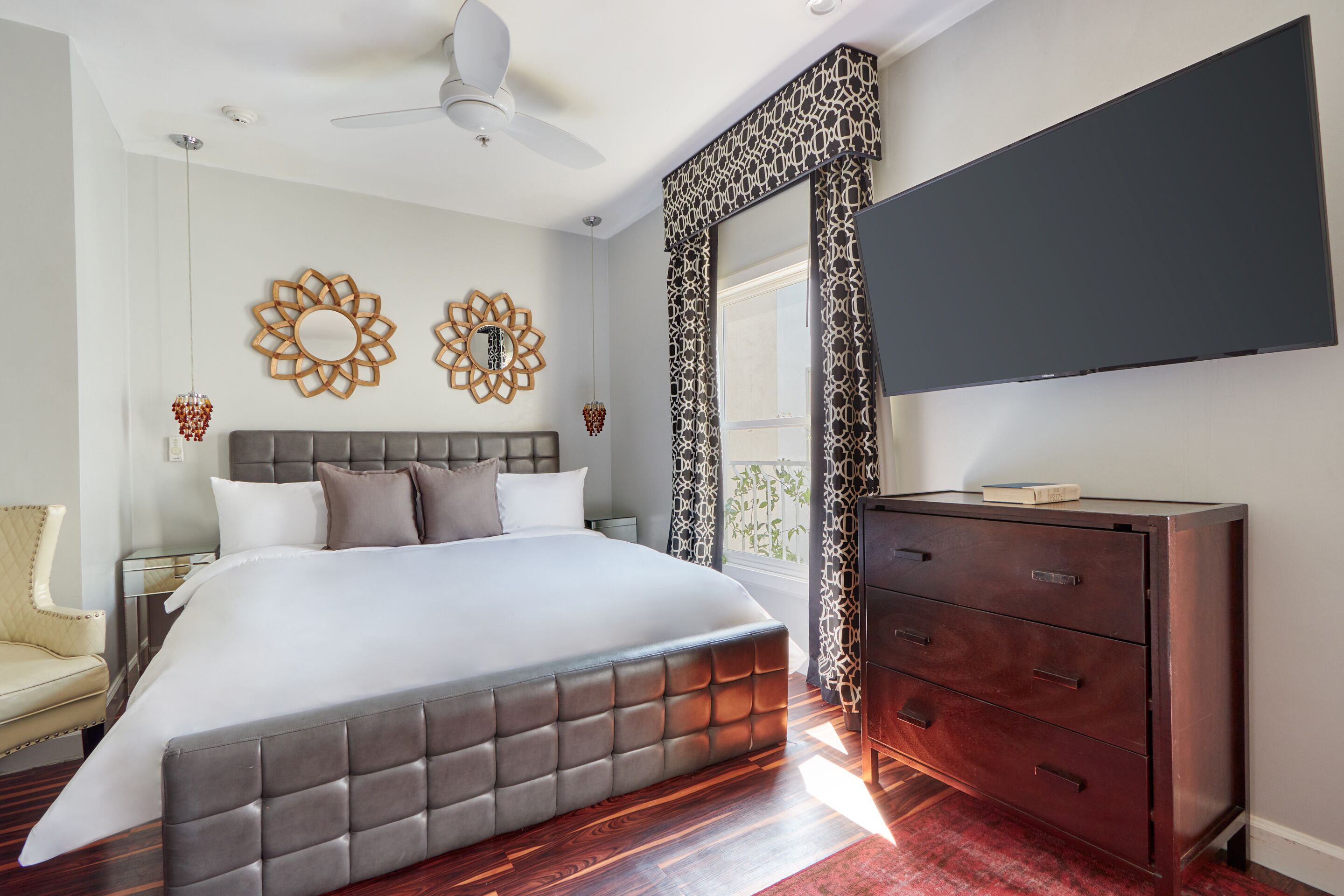 The Crescent powered by Sonder | Superior King Room