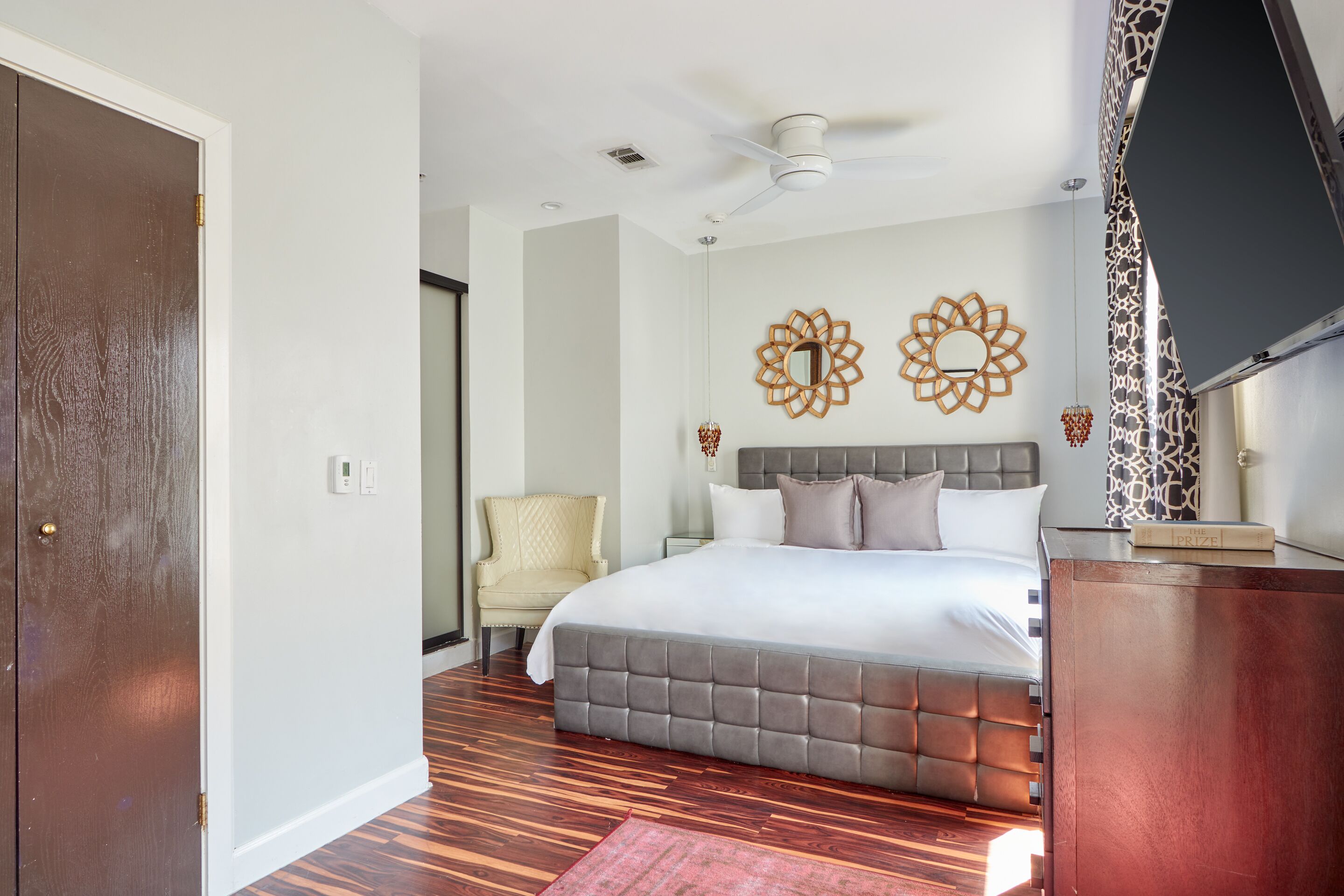 The Crescent powered by Sonder | Superior King Room