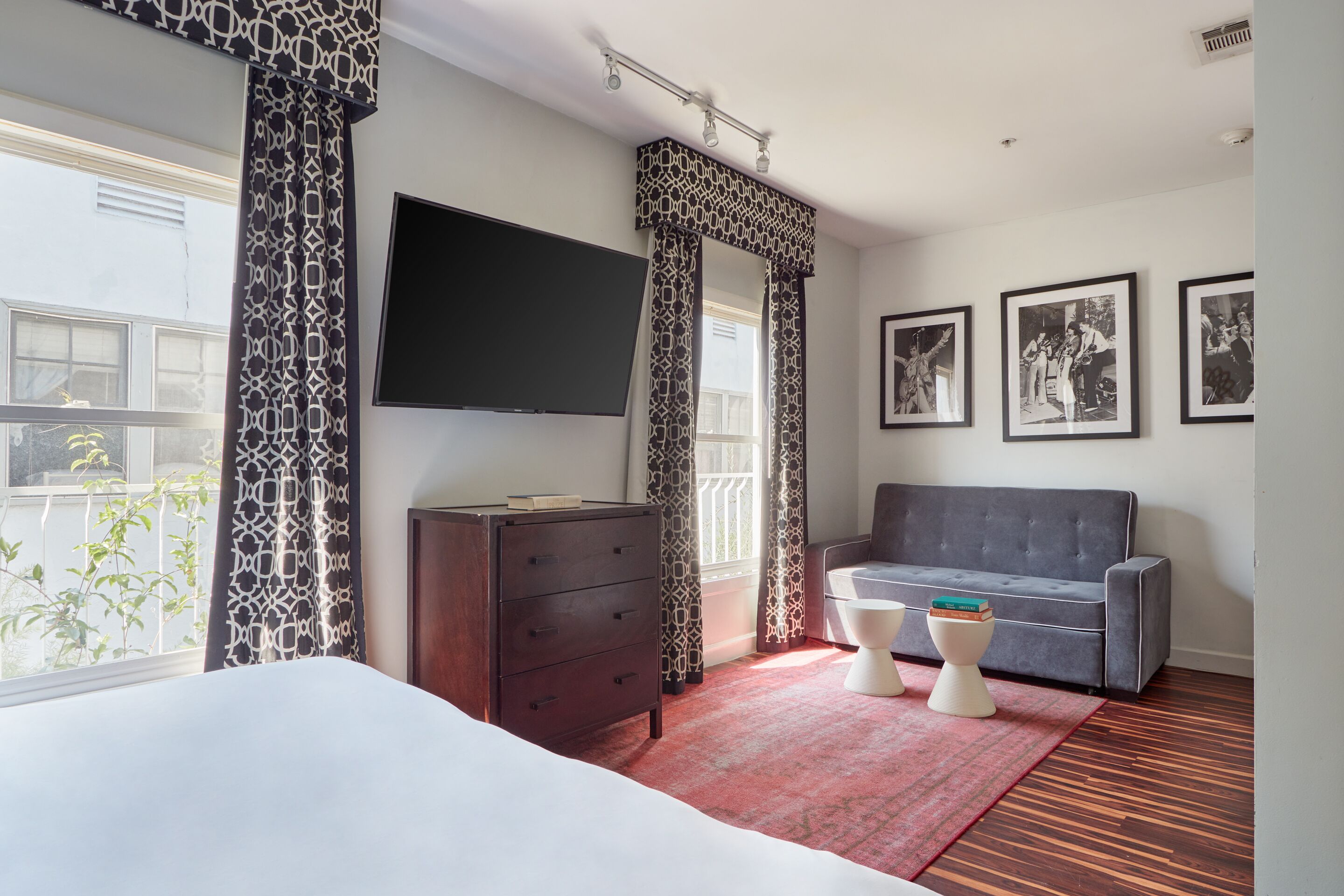 The Crescent powered by Sonder | Superior King Room