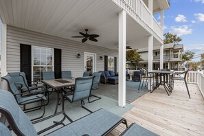 Outdoor dining - Sand and Surf Beach House-Ocean Lakes
5 Bedroom Family Beach House (Myrtle Beach)