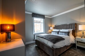 2 chambres, fer et planche à repasser