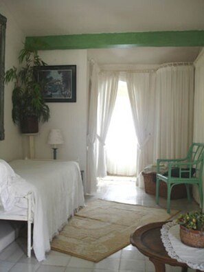 1 bedroom, WiFi - Comfort Room Rosemary (LE PLAN DE LA TOUR)