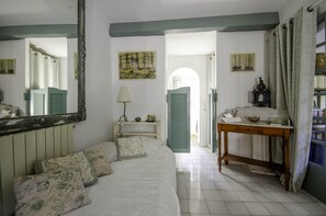 1 bedroom, WiFi - Comfort Room Rosemary (LE PLAN DE LA TOUR)