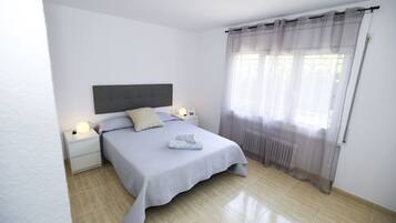 3 chambres, fer et planche à repasser, Wi-Fi gratuit, draps fournis