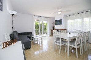 Télévision, cheminée