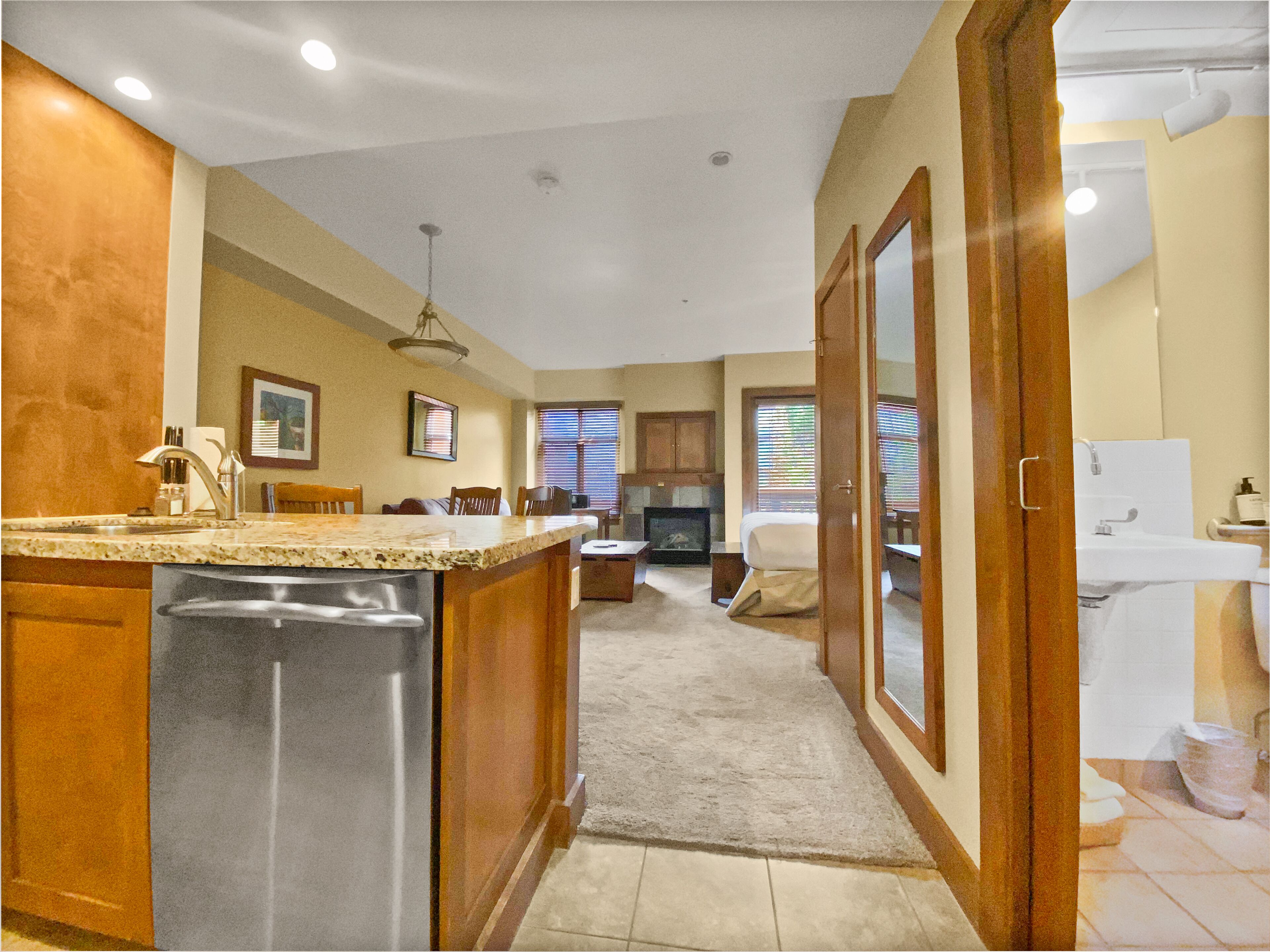 Cute Slopeside Studio at Canyons Base B304 Winter Getaway with Pool and Hot Tub!