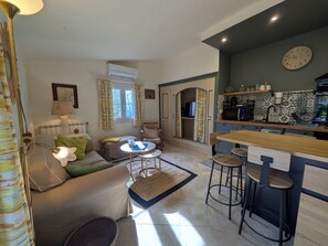 Living area - la maisonnette (LE PLAN DE LA TOUR)