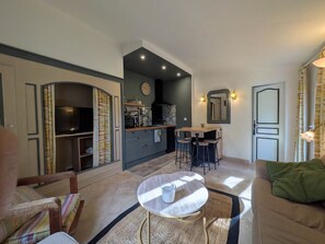 Living area - la maisonnette (LE PLAN DE LA TOUR)