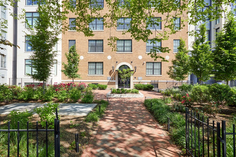 Sonder Callisto | Spacious Studio Apartment