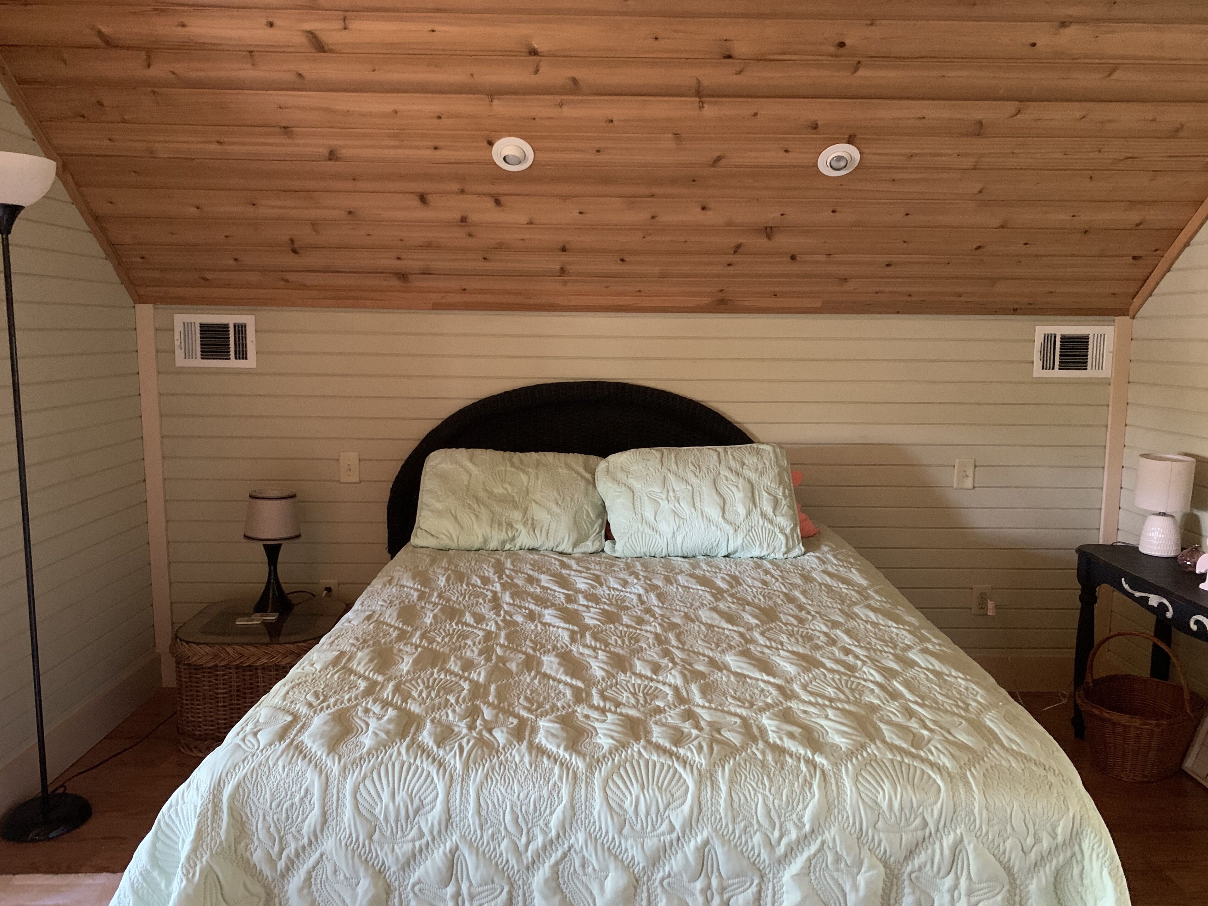 Gulf Breeze Canal Bungalow 